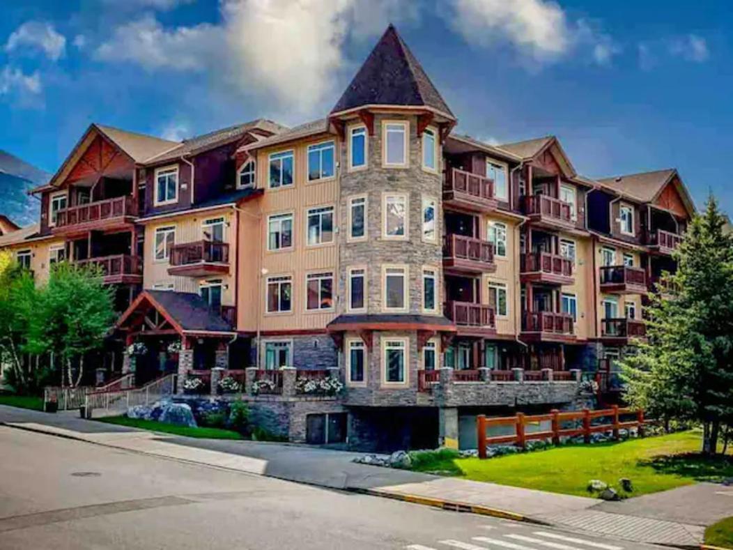 Falcon Crest Lodge 1 Bedroom Condo With Gym & Hot-Tubs & Mountain View Canmore Exterior photo