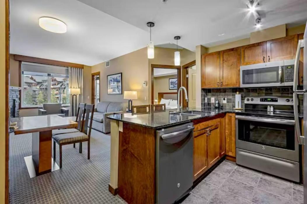 Falcon Crest Lodge 1 Bedroom Condo With Gym & Hot-Tubs & Mountain View Canmore Exterior photo