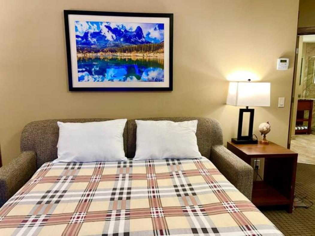 Falcon Crest Lodge 1 Bedroom Condo With Gym & Hot-Tubs & Mountain View Canmore Exterior photo